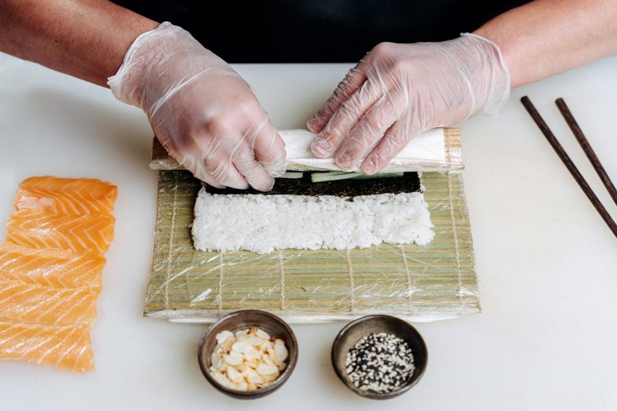 Rolling maki by hand